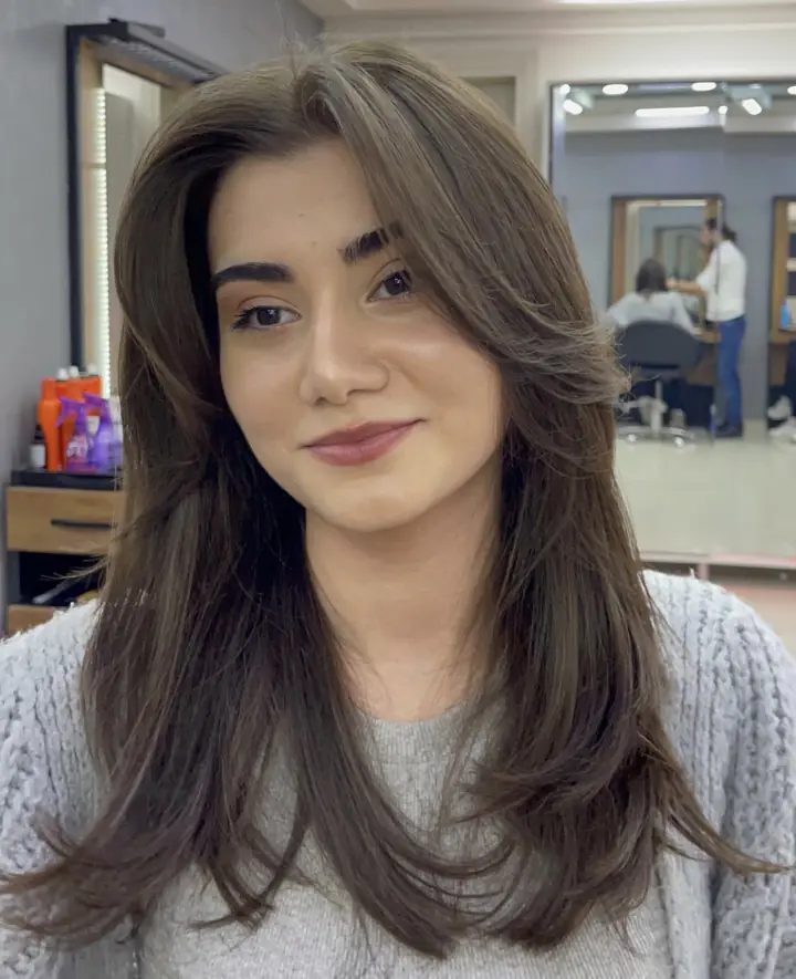 Uzun kahve saç, yumuşak katlar